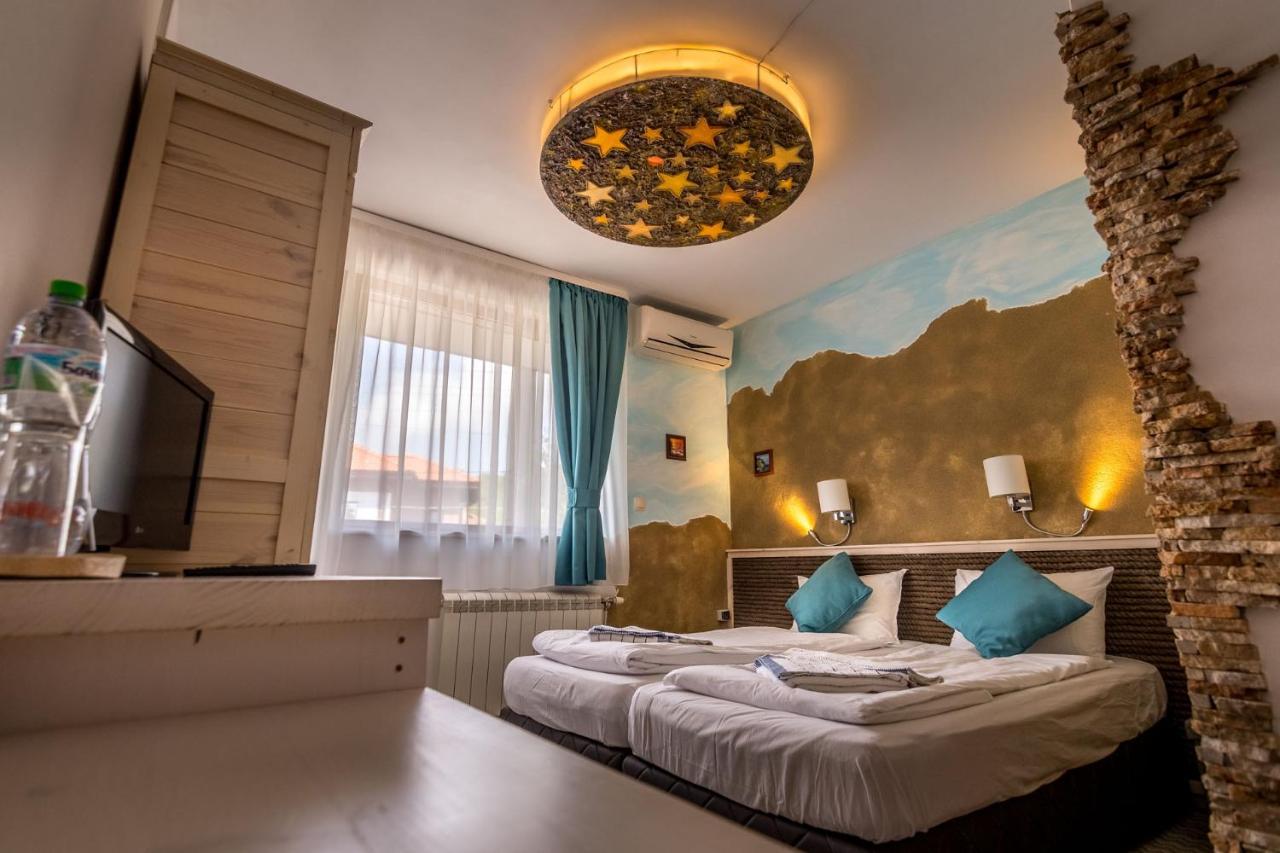 Tihiat Kut Complex Hotel Kjusztendil Kültér fotó